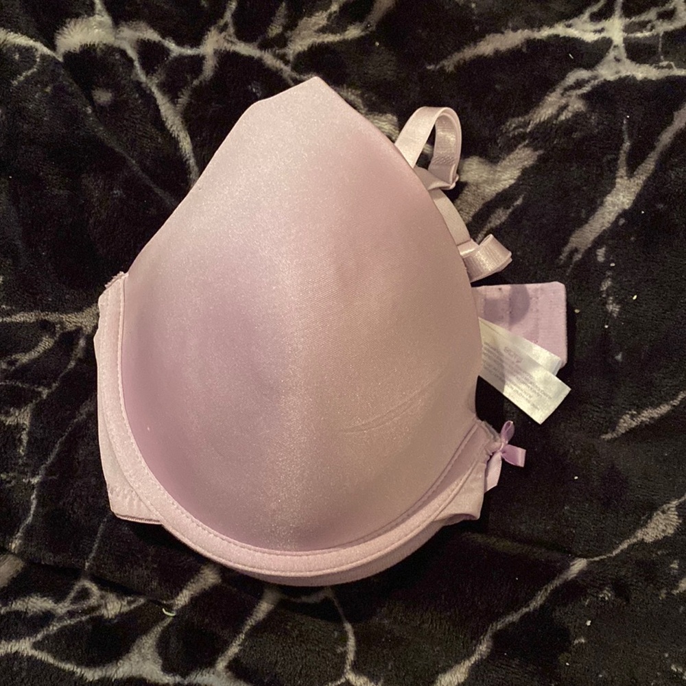 this is a lavender bra, and the size is 36DD